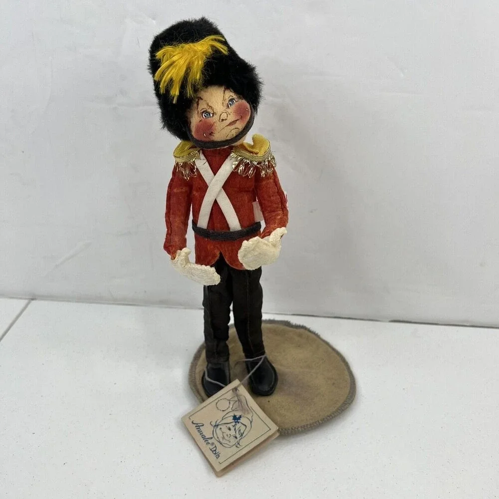 Vtg 1987 Annalee Toy Doll 11" Queen's Guard Marching British Soldier USA 7560 - Picture 2 of 16
